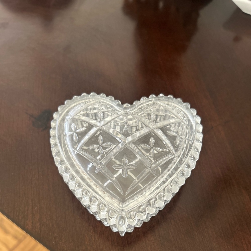 Elegant Glass Heart-Shaped Decorative Accent Box with lid